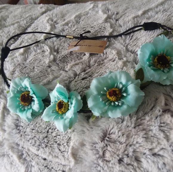 NEW WITH TAG  flower headband - Picture 1 of 3
